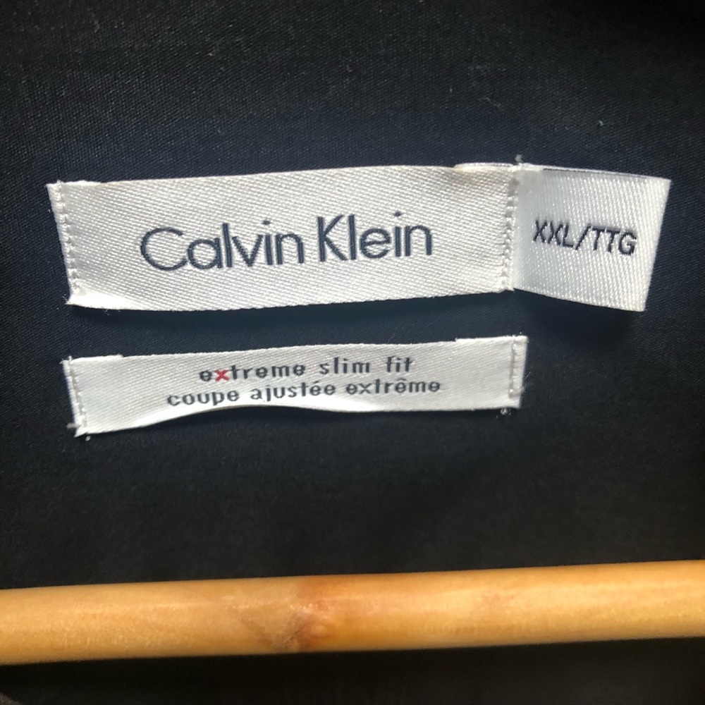 Calvin Klein - Picture 2 of 6